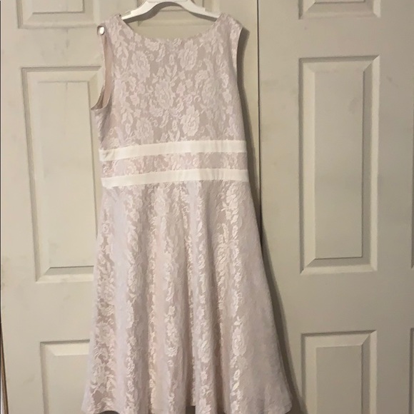 Women’s Laced dress - Picture 3 of 3